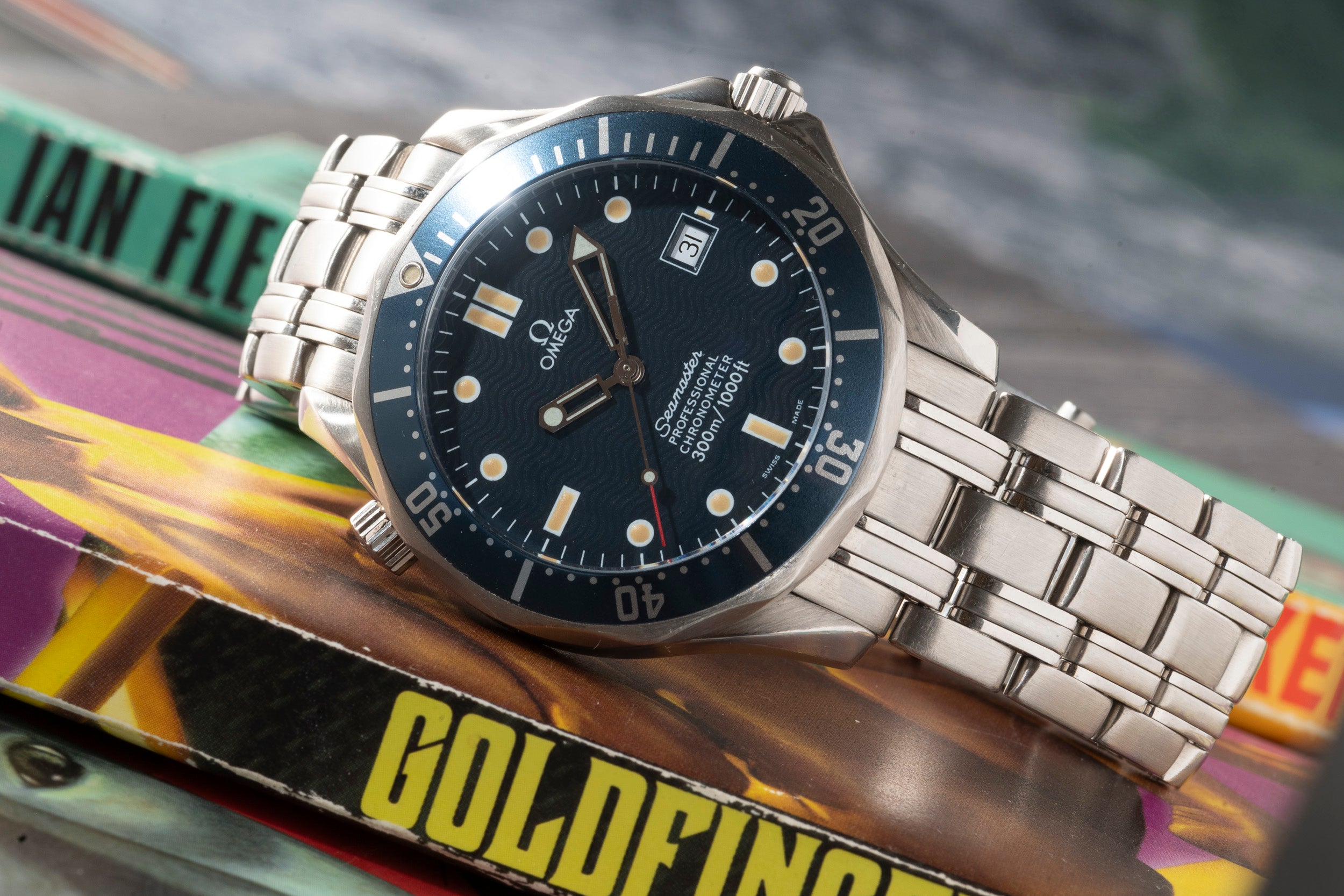 Omega Seamaster 300 Professional Goldeneye Analog Shift