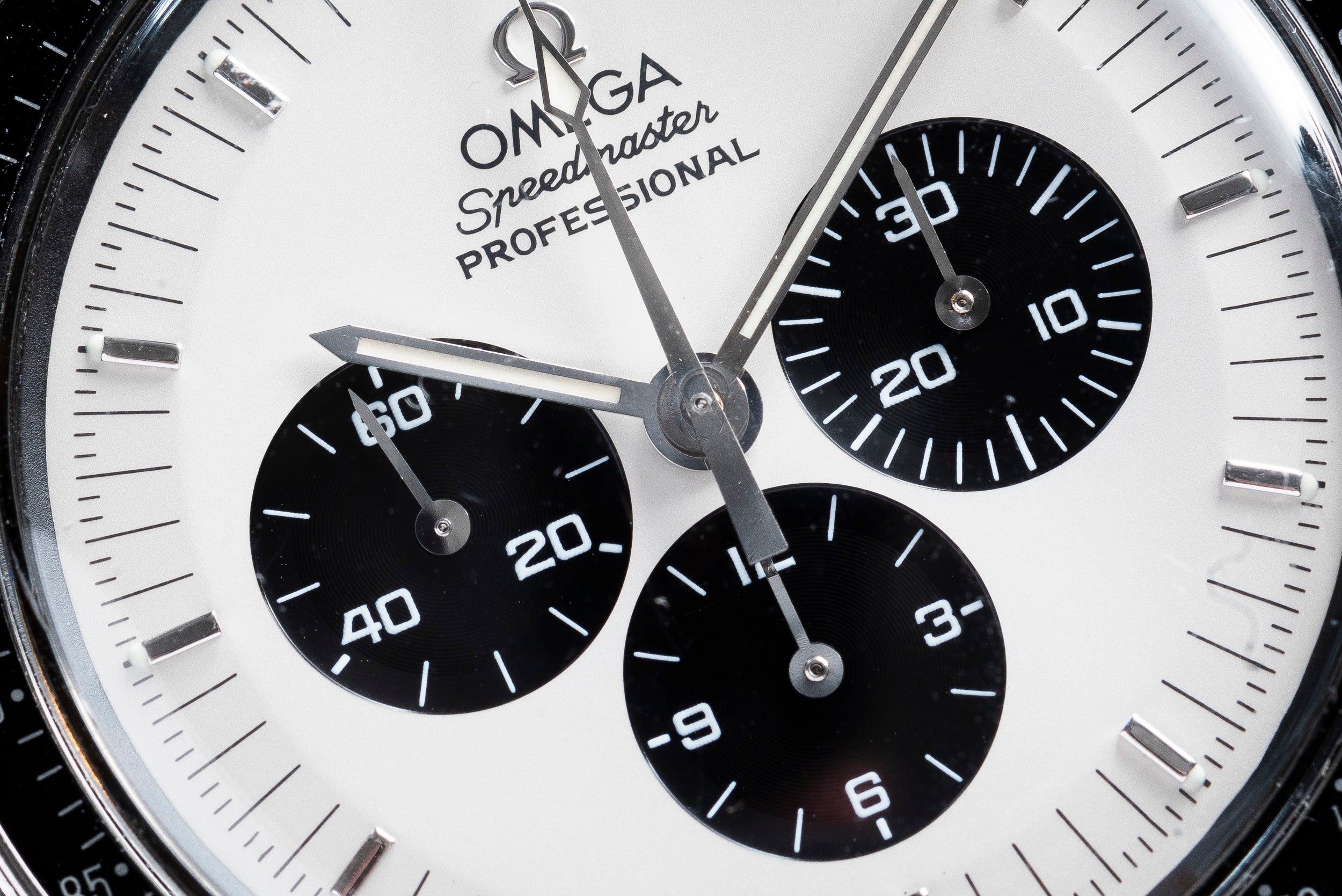 Omega speedmaster professional online panda