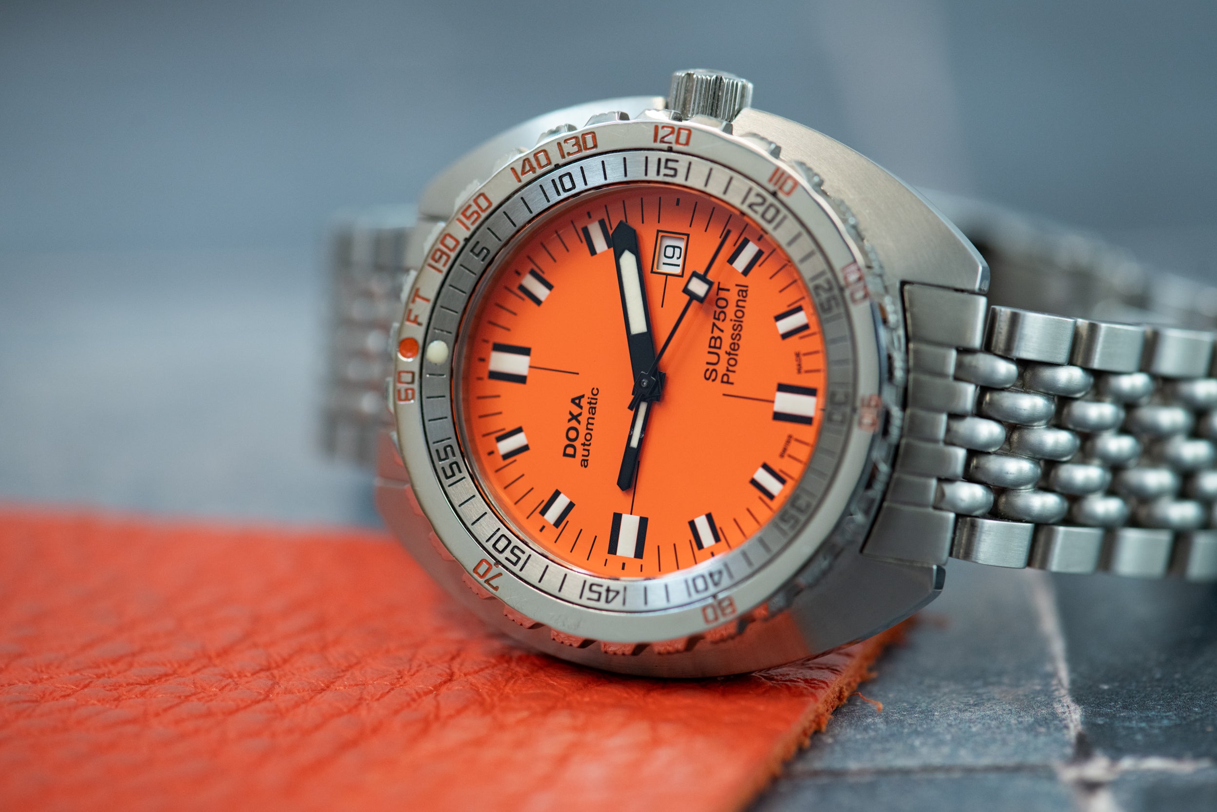 Doxa orange online