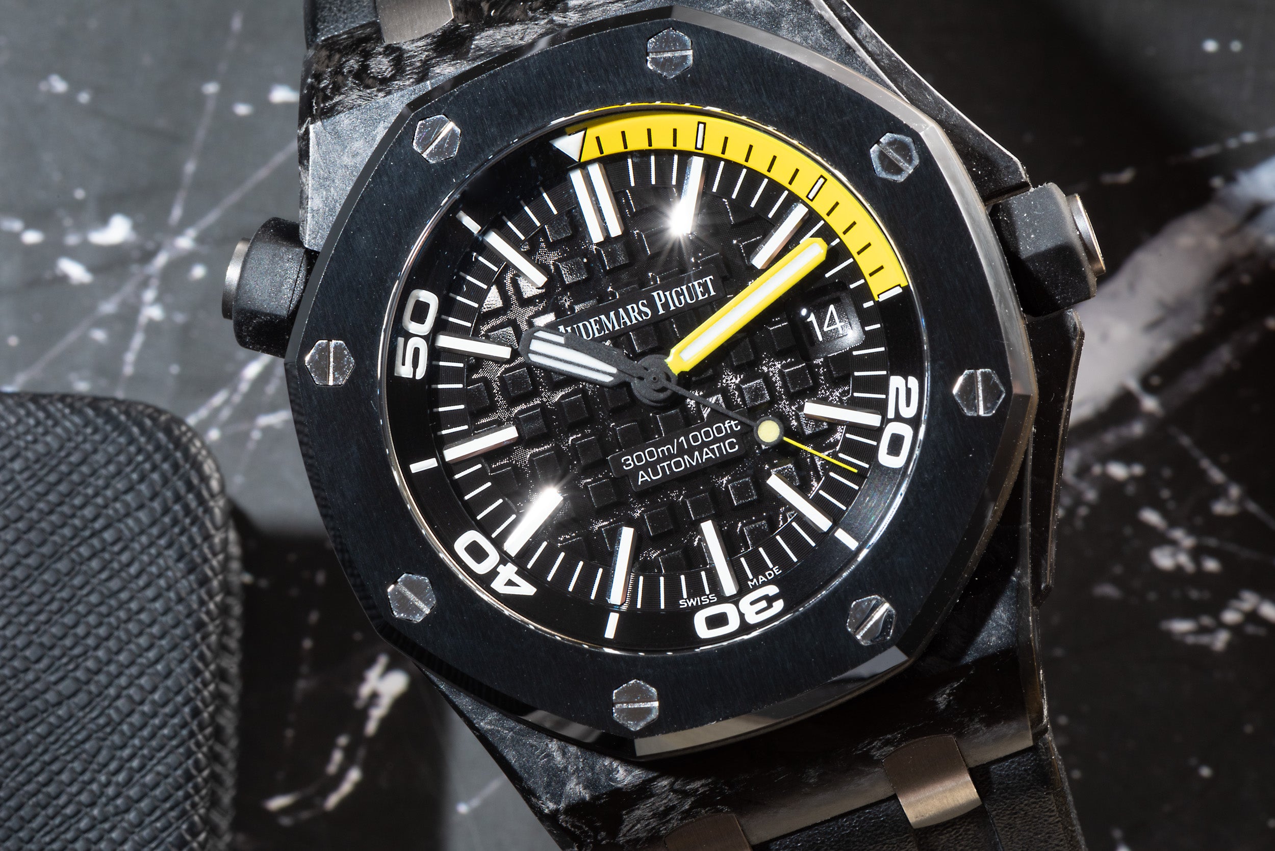 Ap watch best sale carbon fiber