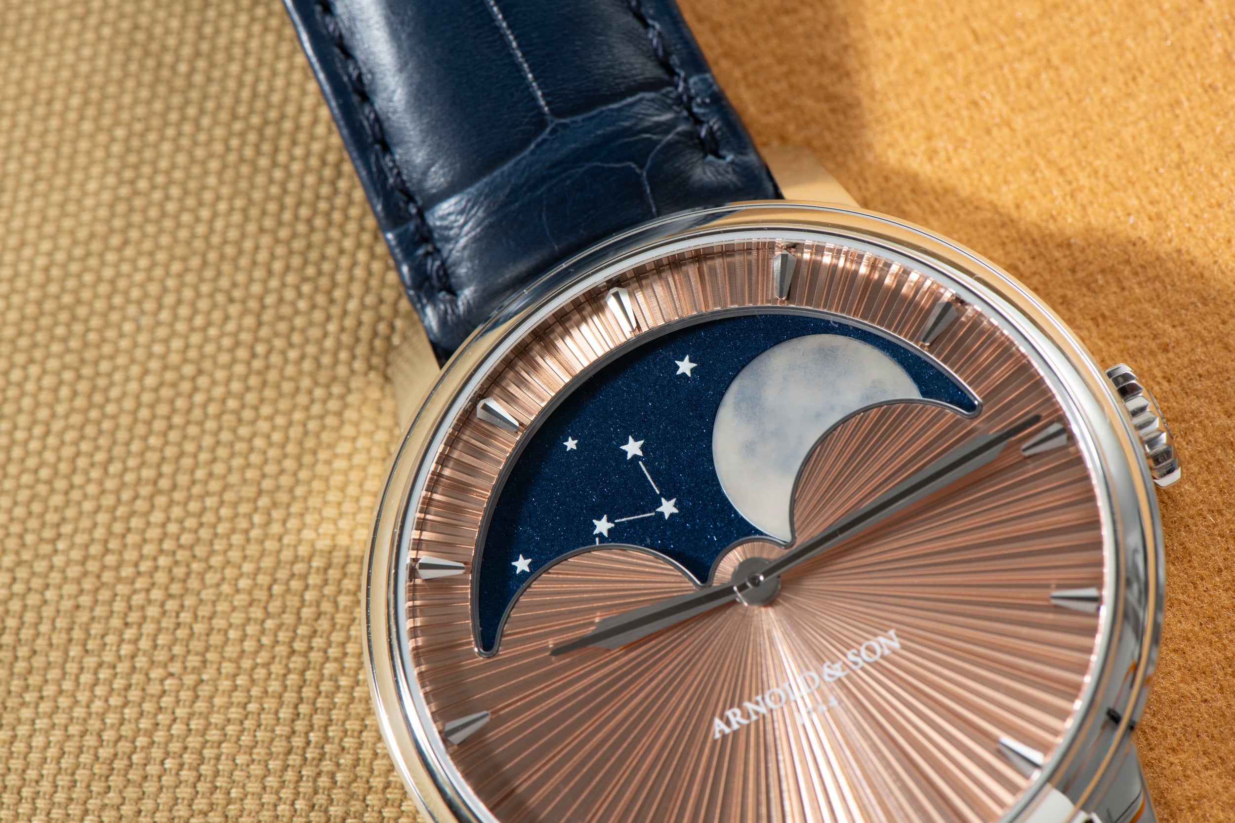 Arnold & Son Perpetual Moon Stellar Rays Limited Platinum – Analog 