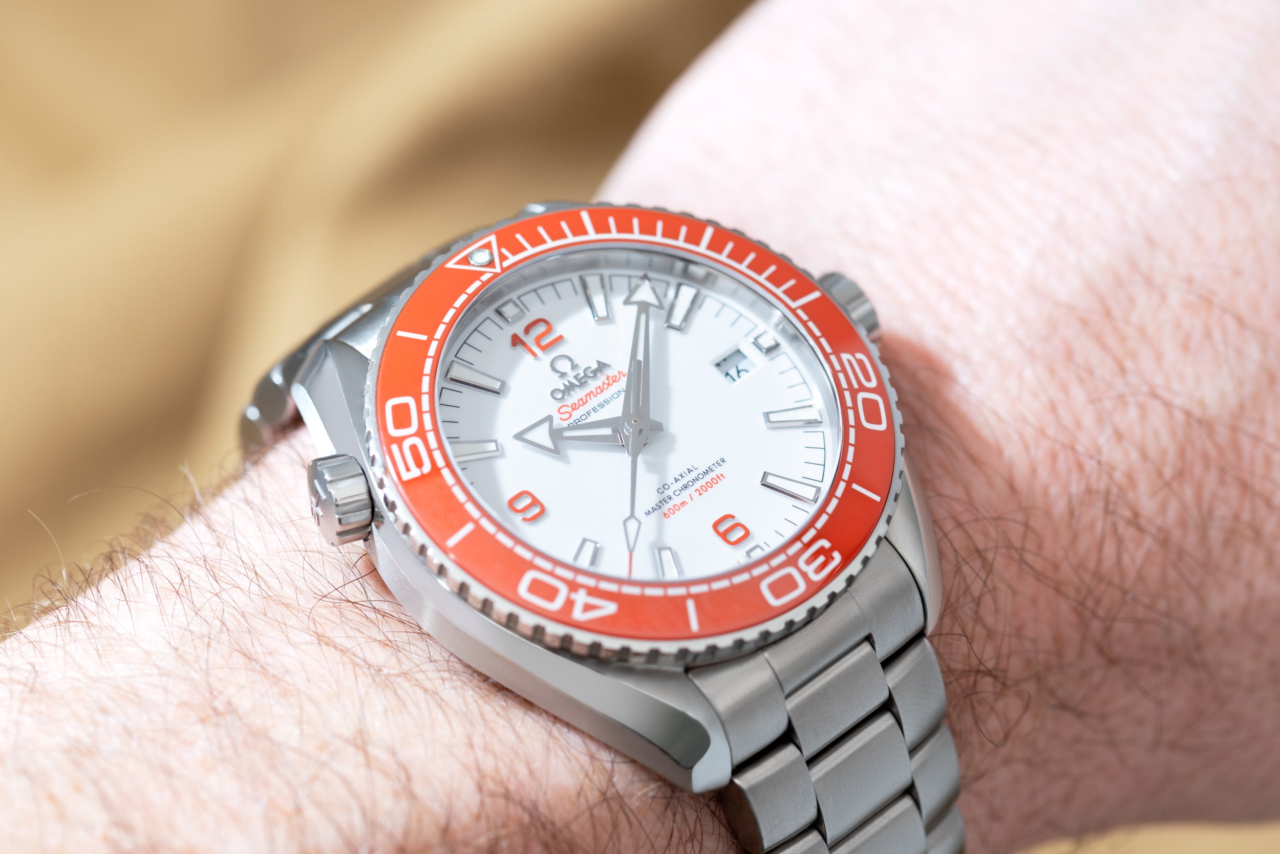 Omega seamaster professional outlet 600m 2000ft price