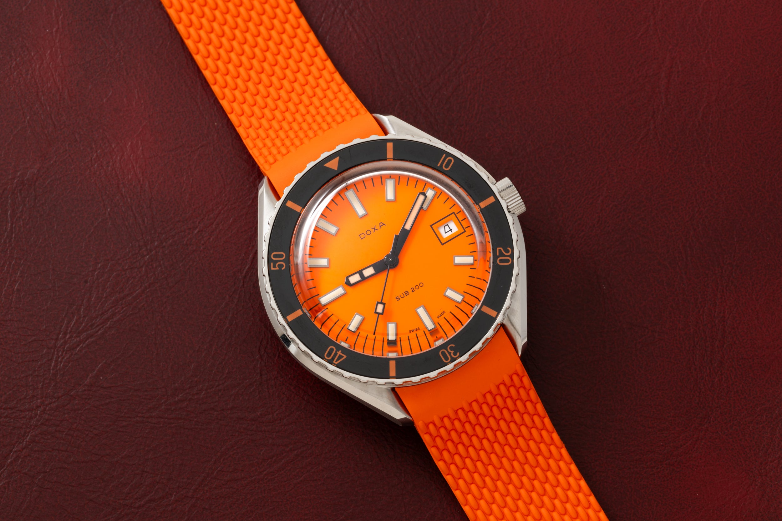 DOXA SUB 200 Professional – Analog:Shift