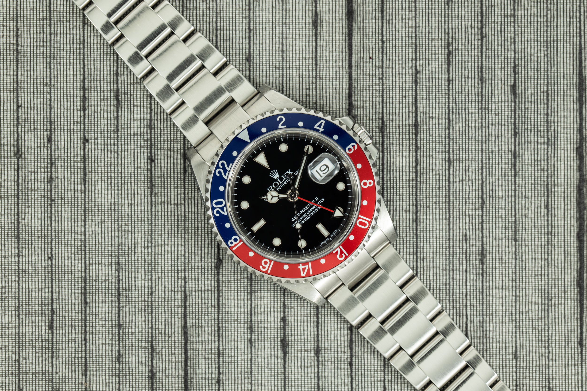 Rolex GMT Master II Pepsi Analog Shift