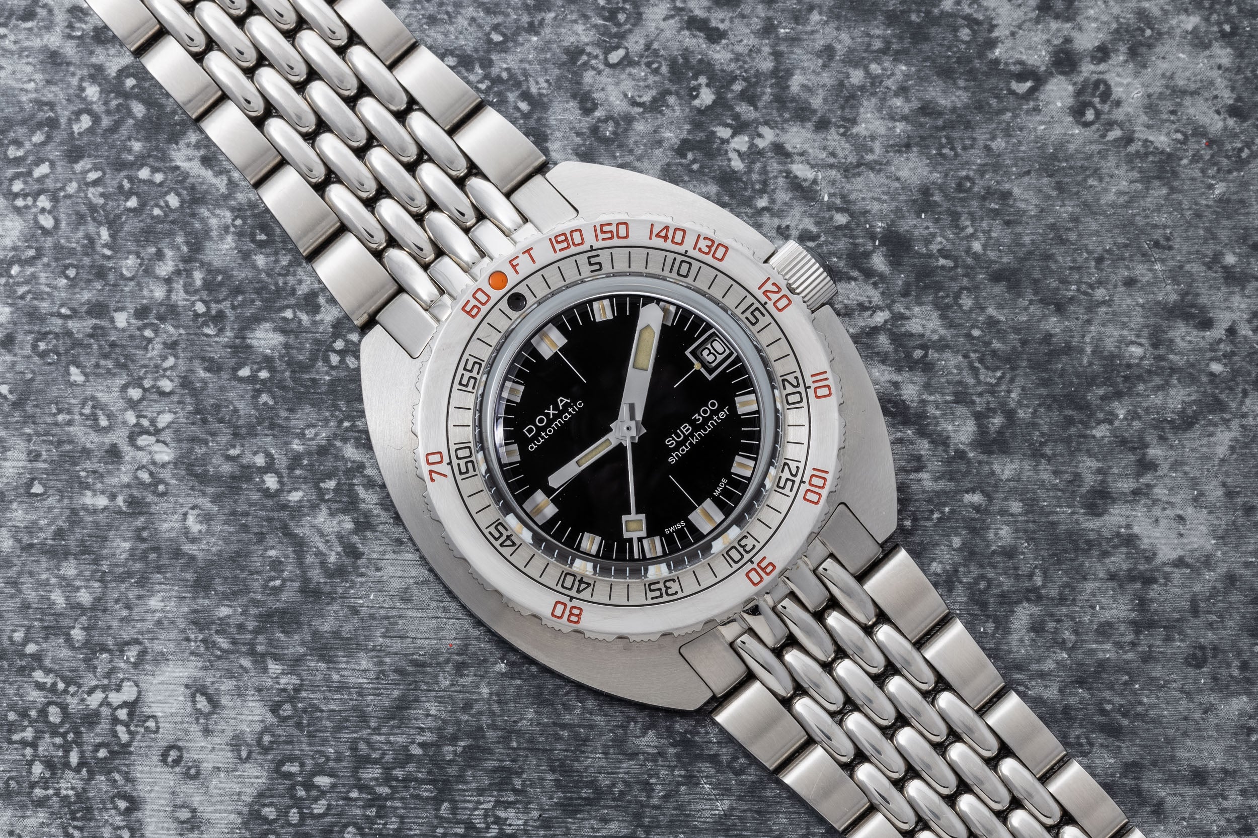 DOXA Sub 300 Sharkhunter 'Whiteshark' – Analog:Shift