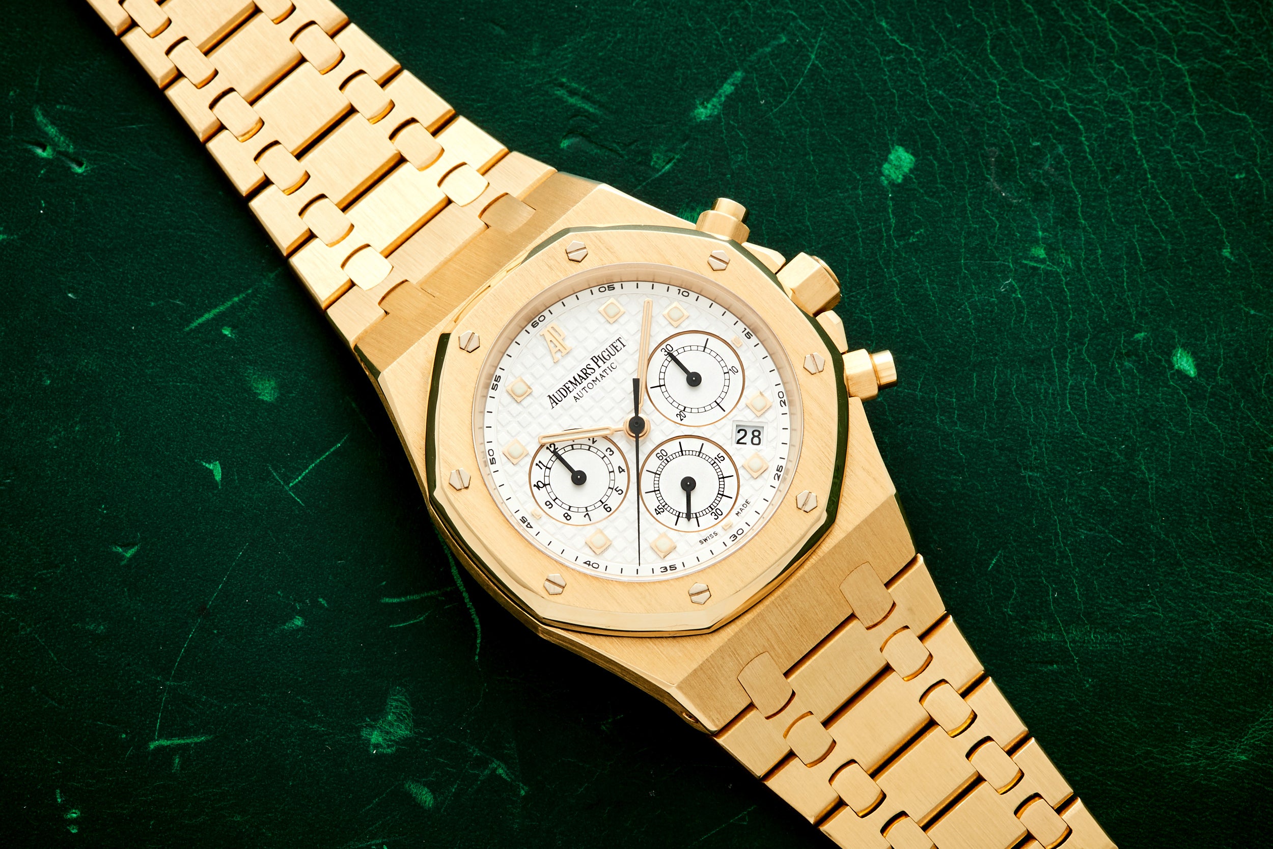 Audemars piguet royal oak chronograph yellow gold hot sale